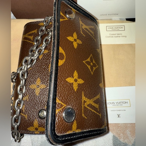 🔥AUTHENTIC LOUIS VUITTON BROWN TRI-FOLD CANVAS COMPACT WALLET W/SILVER CHAIN - Picture 2 of 16